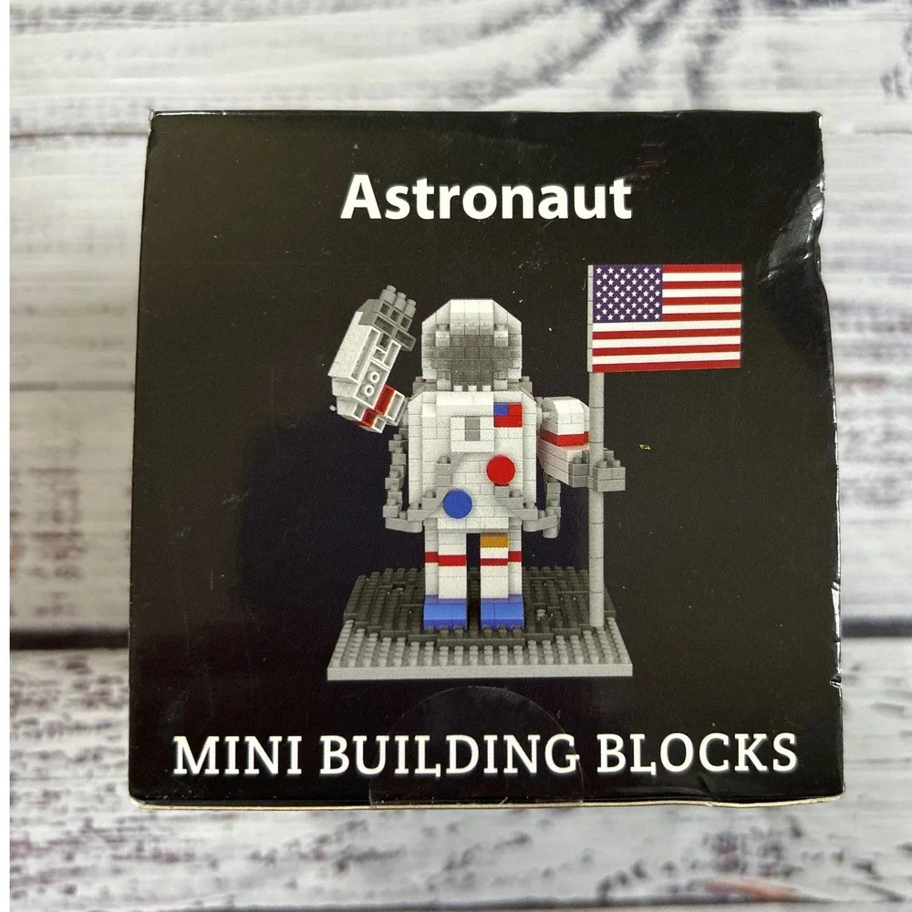 Mini Building Blocks Astronaut Figure Smithsonian Institution 390 Pieces Sealed